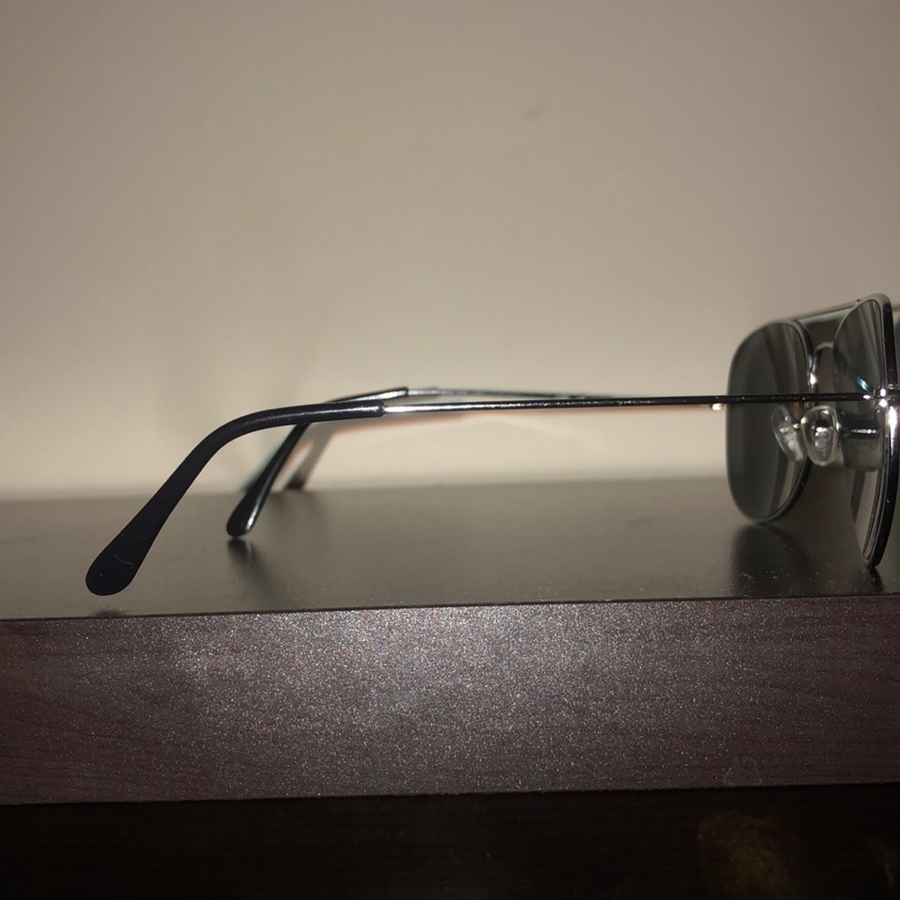 Glasses - Picture 2 of 5